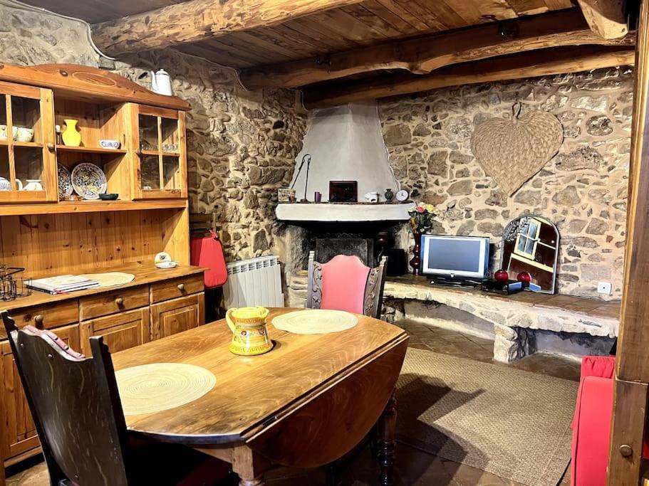 La Maison De Blanche Neige Assignan Esterno foto